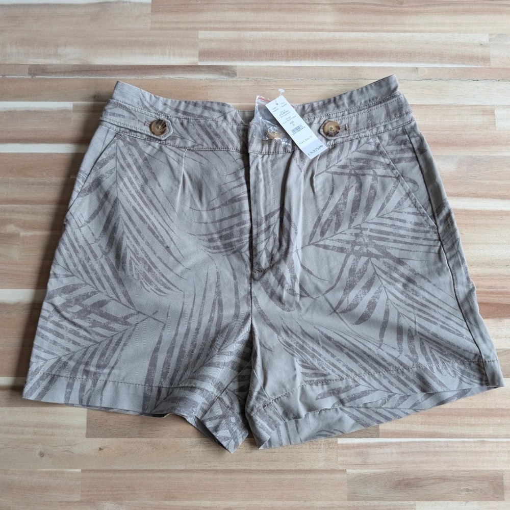 White House Black Market HR Printed Short Taupe Terrain‎ Palm Leaf Size 6 NWT